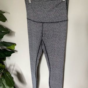 Lululemon Hi-Rise Wunder Under Leggings - 6